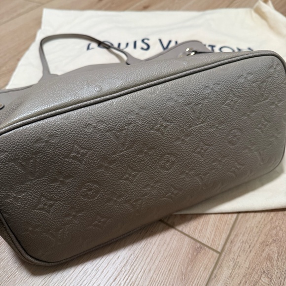 Louis Vuitton Neverfull MM - Authentic Like New Condition! - Picture 3 of 8